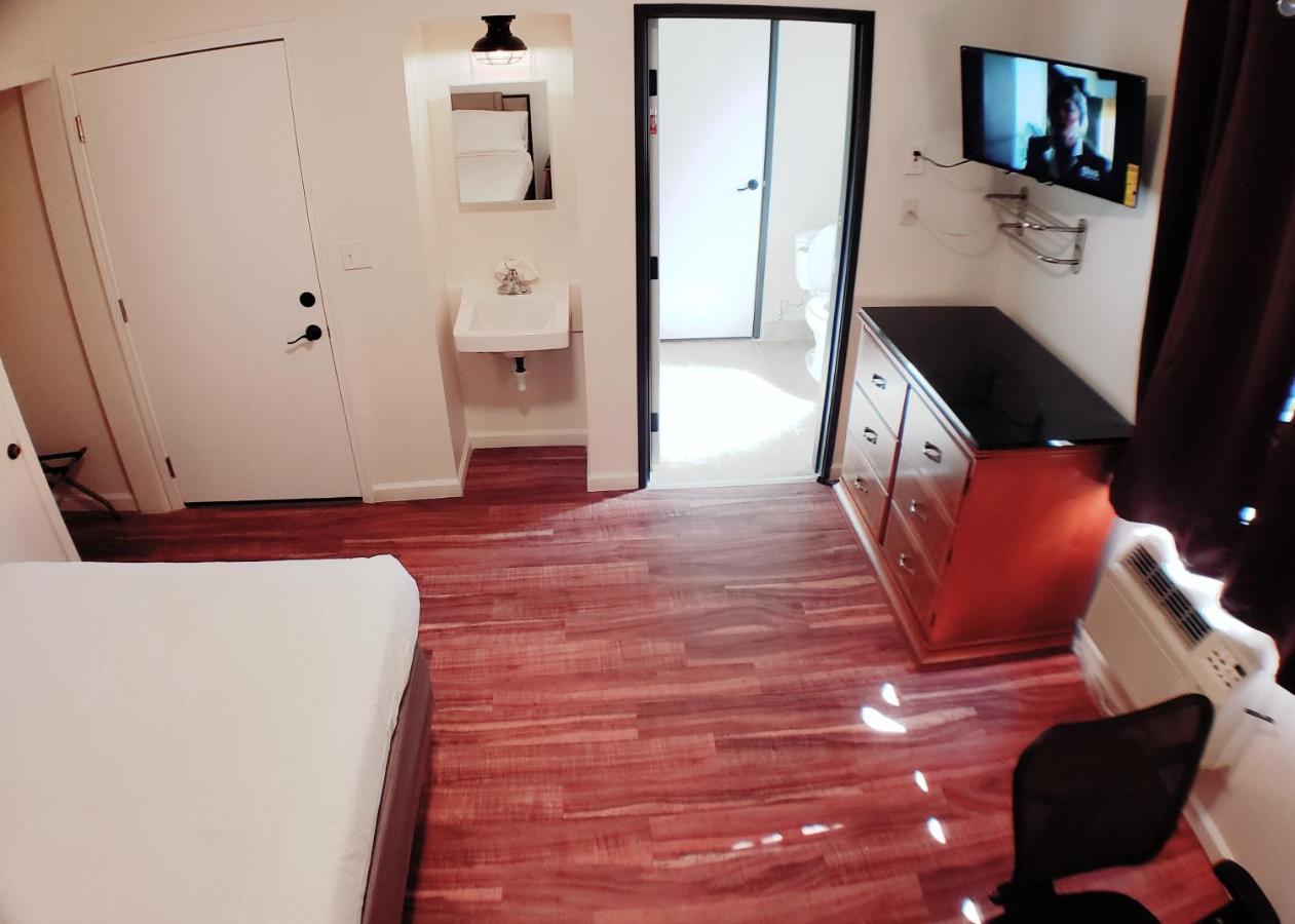 Deluxe Double Room Shower