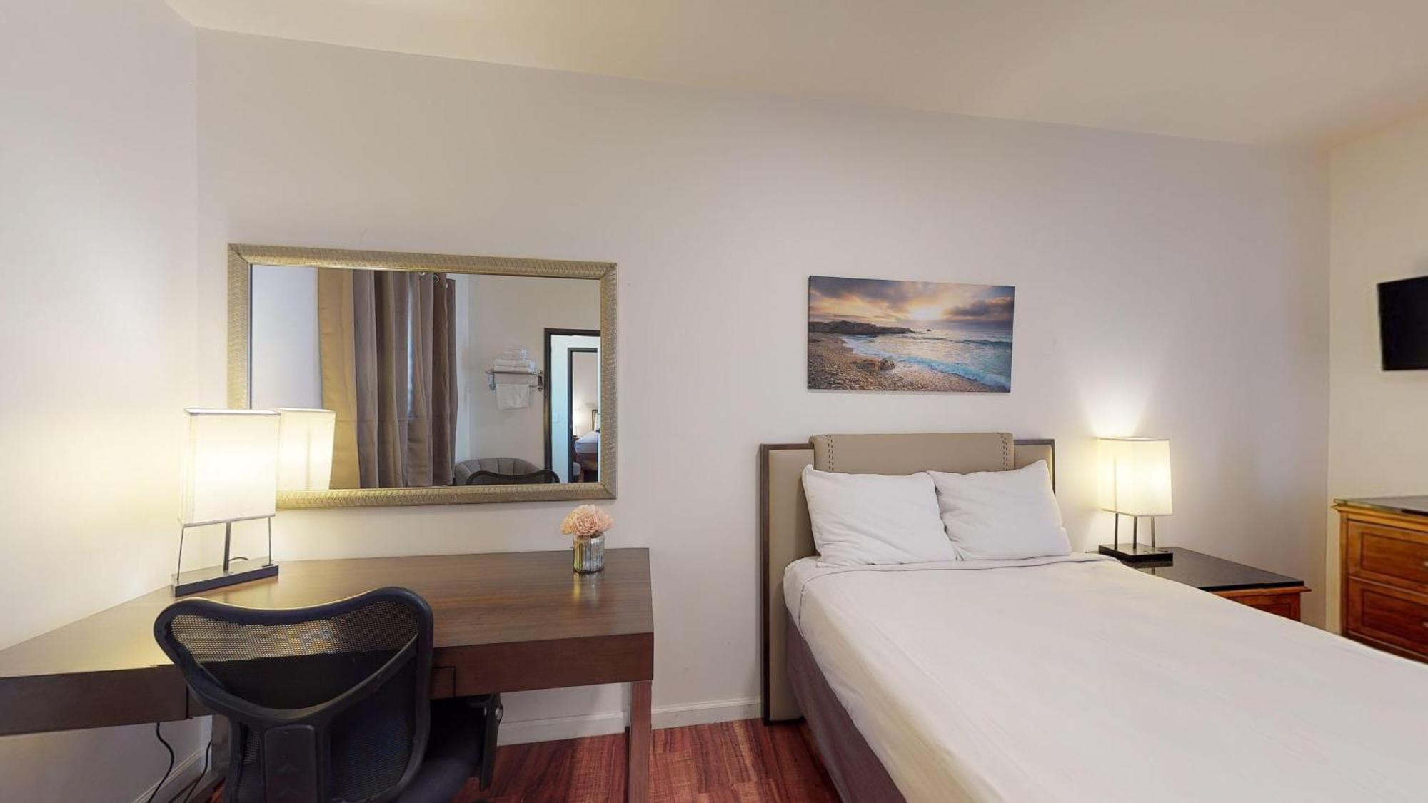 Deluxe Double Room Shower