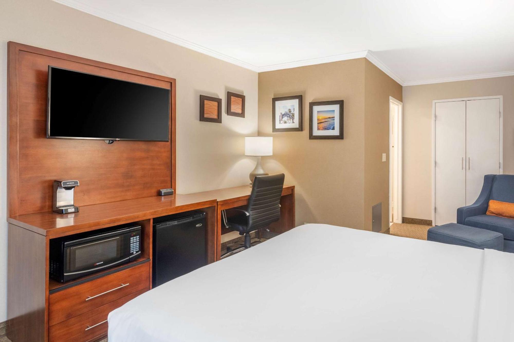 Chambre Lit King-Size Standard avec Canapé-Lit - Non-Fumeurs