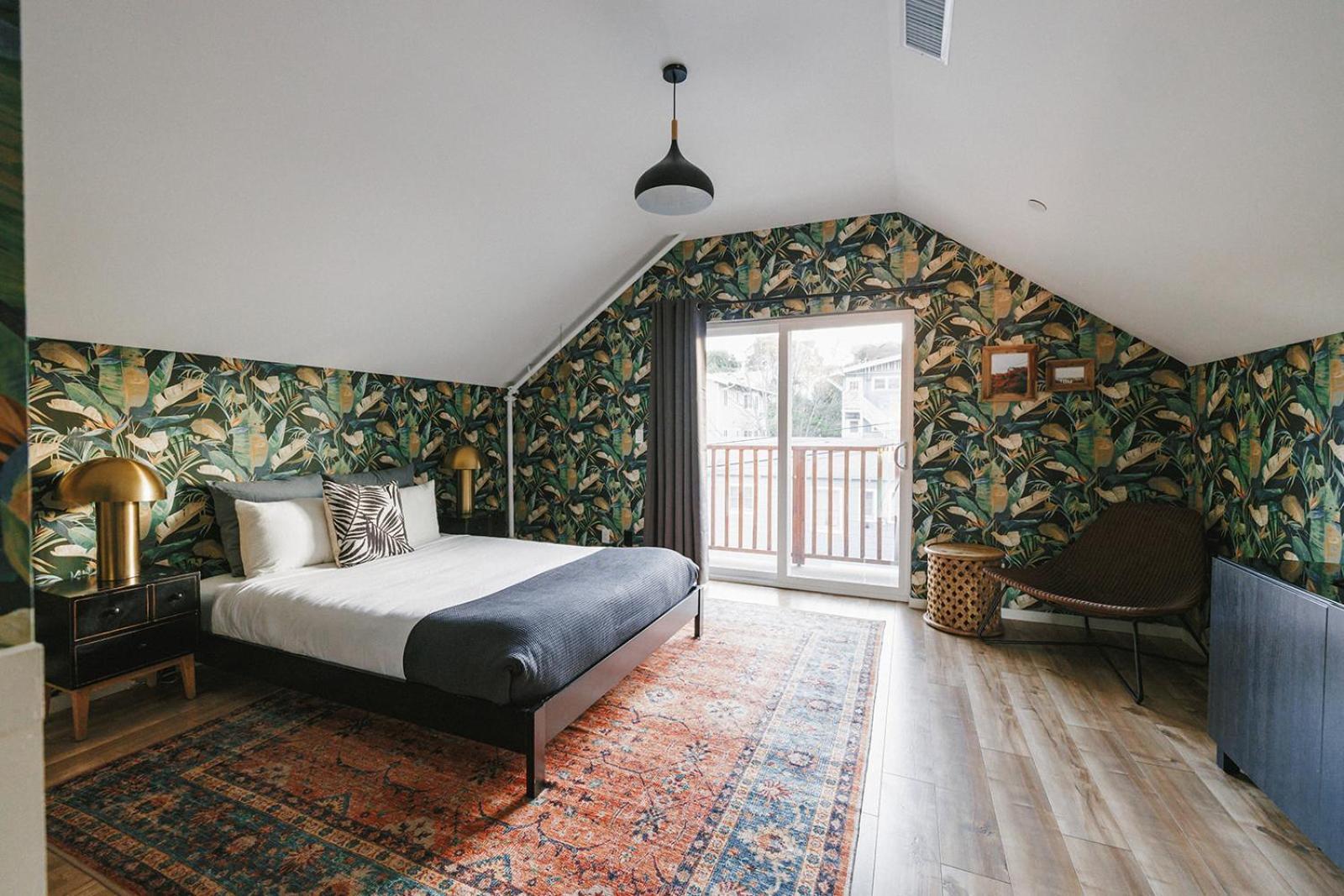 Deluxe Queen Room