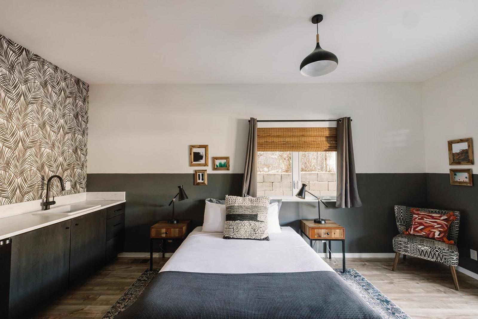 Deluxe Queen Room