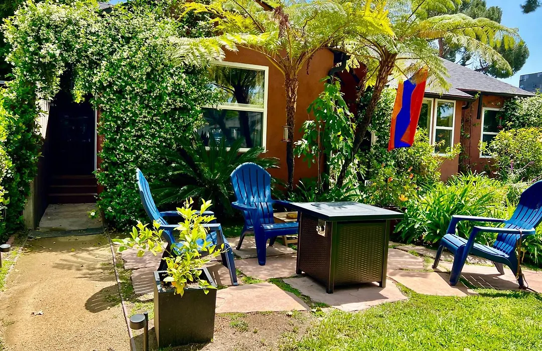 The Vine Studio City - Cal King - Private Entrance-1
