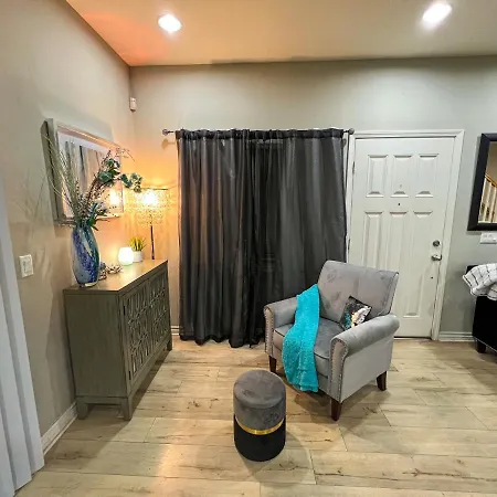 Modern One Bedroom Townhouse W/ Plenty Of Space And Guest Parking In Gated Community! Book Now!-2