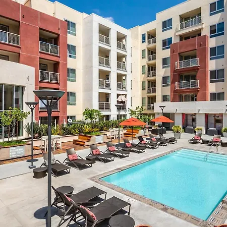 West Hollywood Panoramic Views I Pool Gym & Free Parking-3