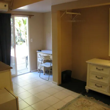 Cinema Suites Bed & Breakfast Hsr19-19-001050-3